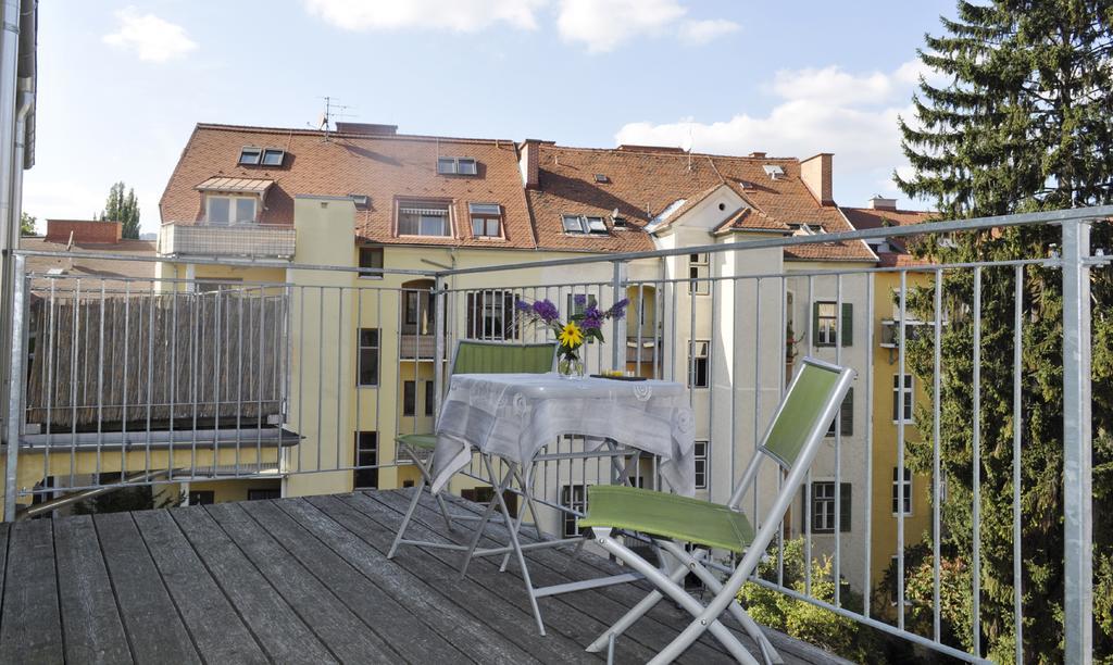 Apartment Mit Grossem Balkon Graz Exterior photo
